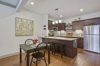 Fully-Equipped Kitchen with Kitchen Island